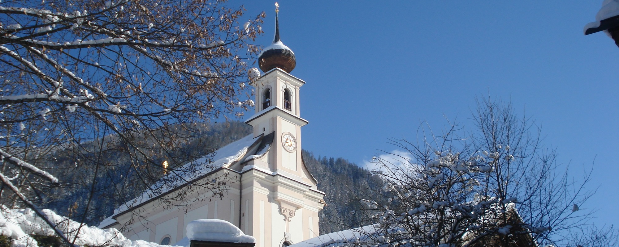 Pfarrkirche Flachau - Aufnahme im Winter